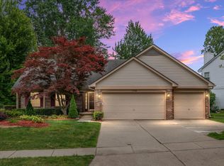 7798 Lake Crest Dr, Ypsilanti, MI