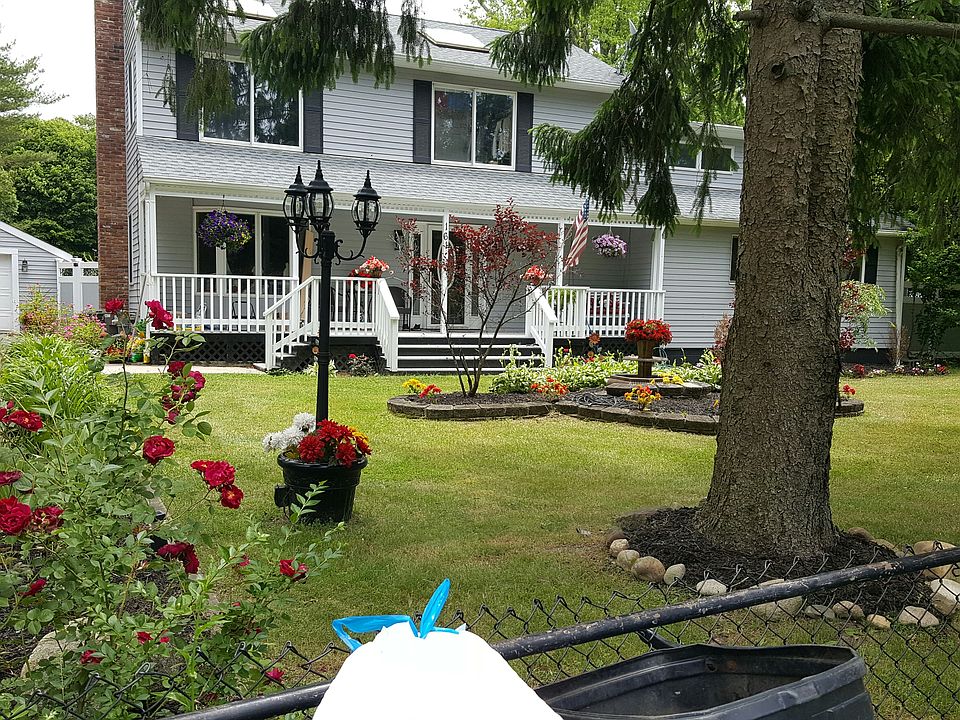 1st image of 161 Bellport Ave