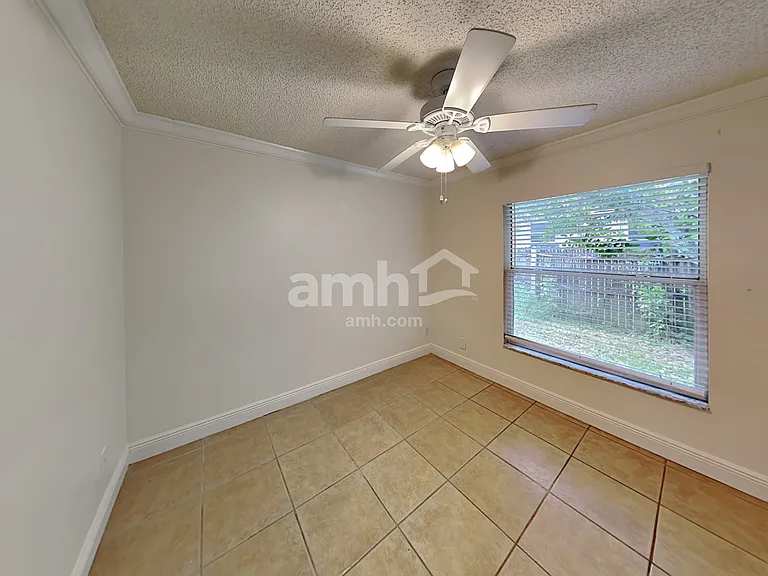 989 Little Creek Rd — Photo 15