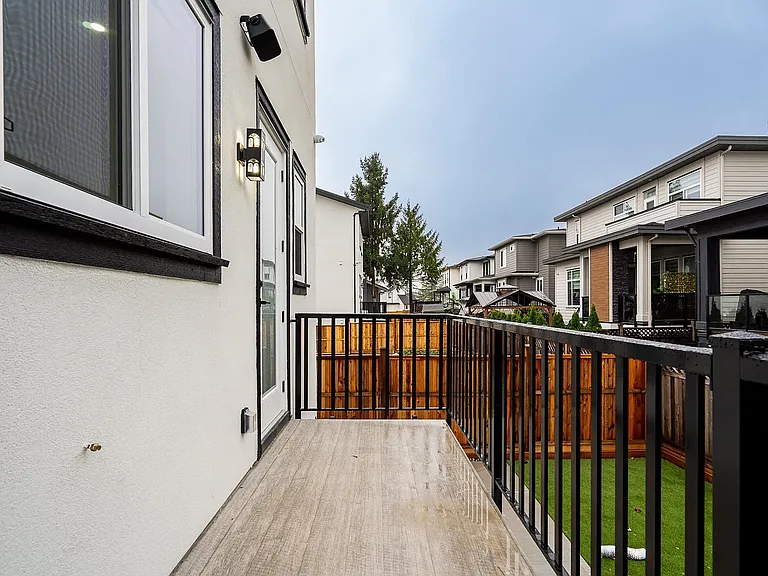 166XX 18a Ave #UPPER AND MAIN — Photo 27
