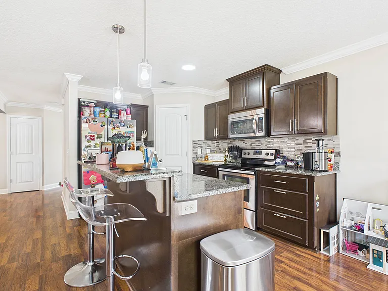 213 Grandview Dr — Photo 12