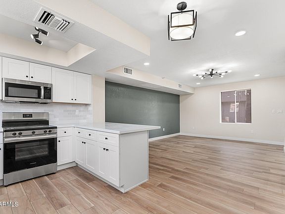 3rd image of 6152 W TOWNLEY Avenue