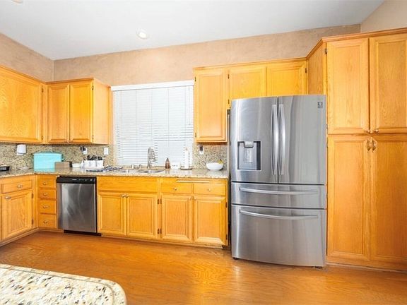 5th image of 20715 Freeport Dr