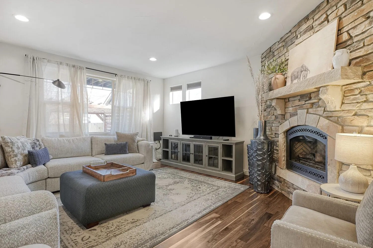 6 bed, 6.5 bath, 5000 sqft, $12,500 — Photo 4