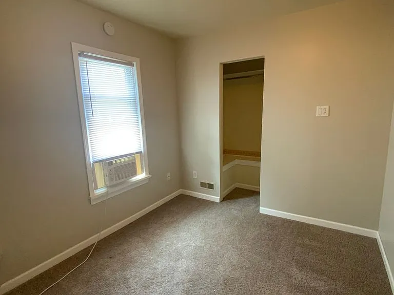 211 N State St — Photo 14
