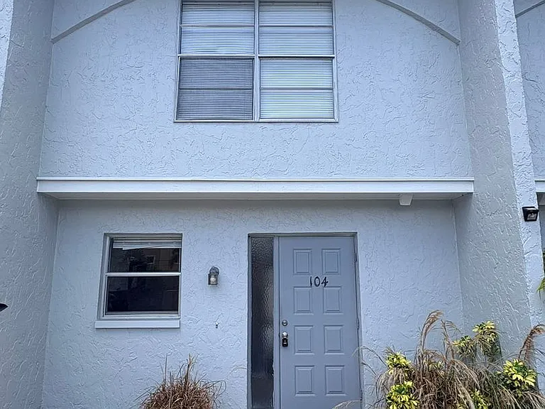 1123 SW 48th Ter #104 — Photo 16