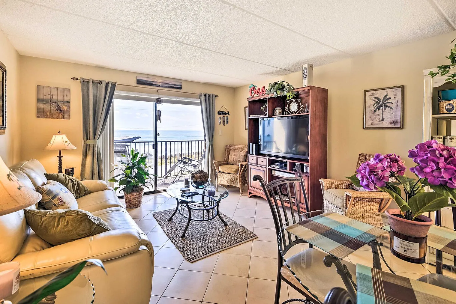 2 bed, 2.0 bath, 893 sqft, $3,355 — Photo 2