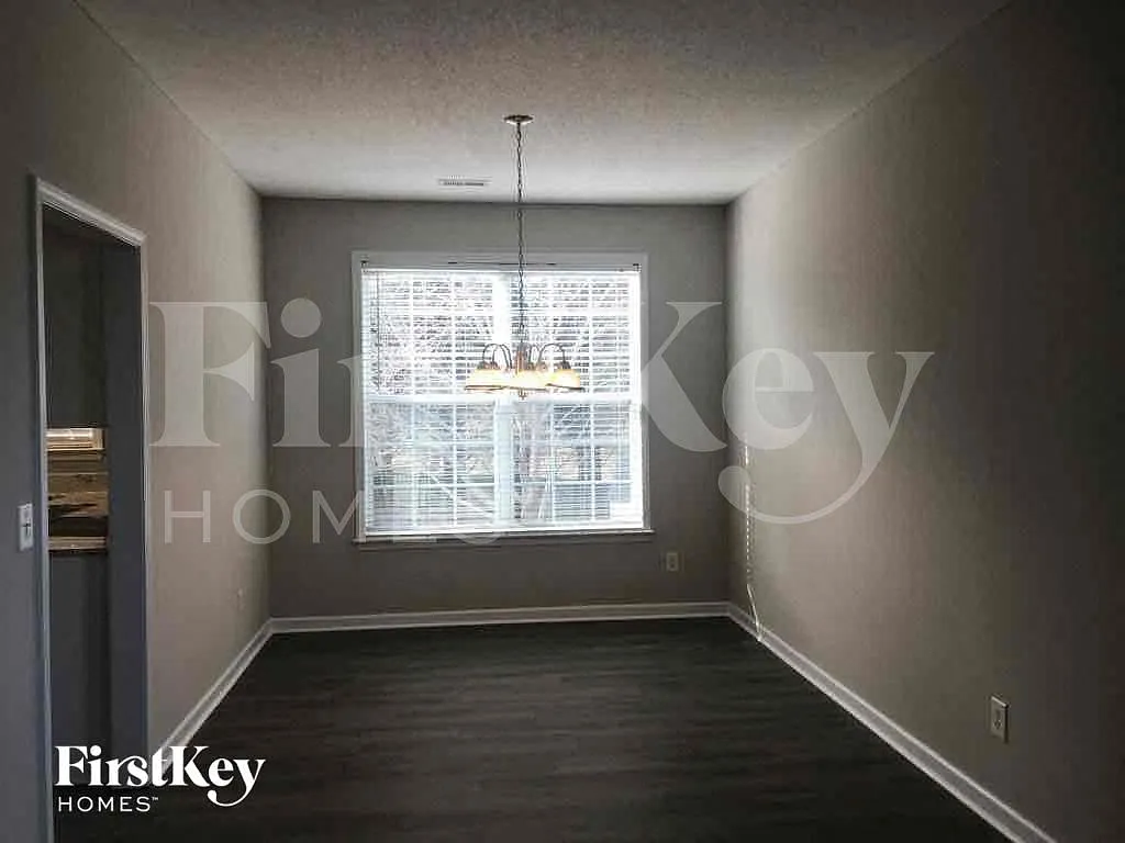 Building Photo - 2900 Hickman Ln