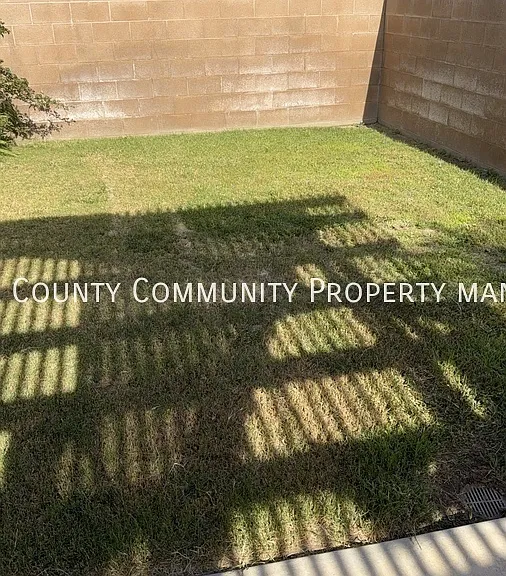 2277 Oak Ave — Photo 29