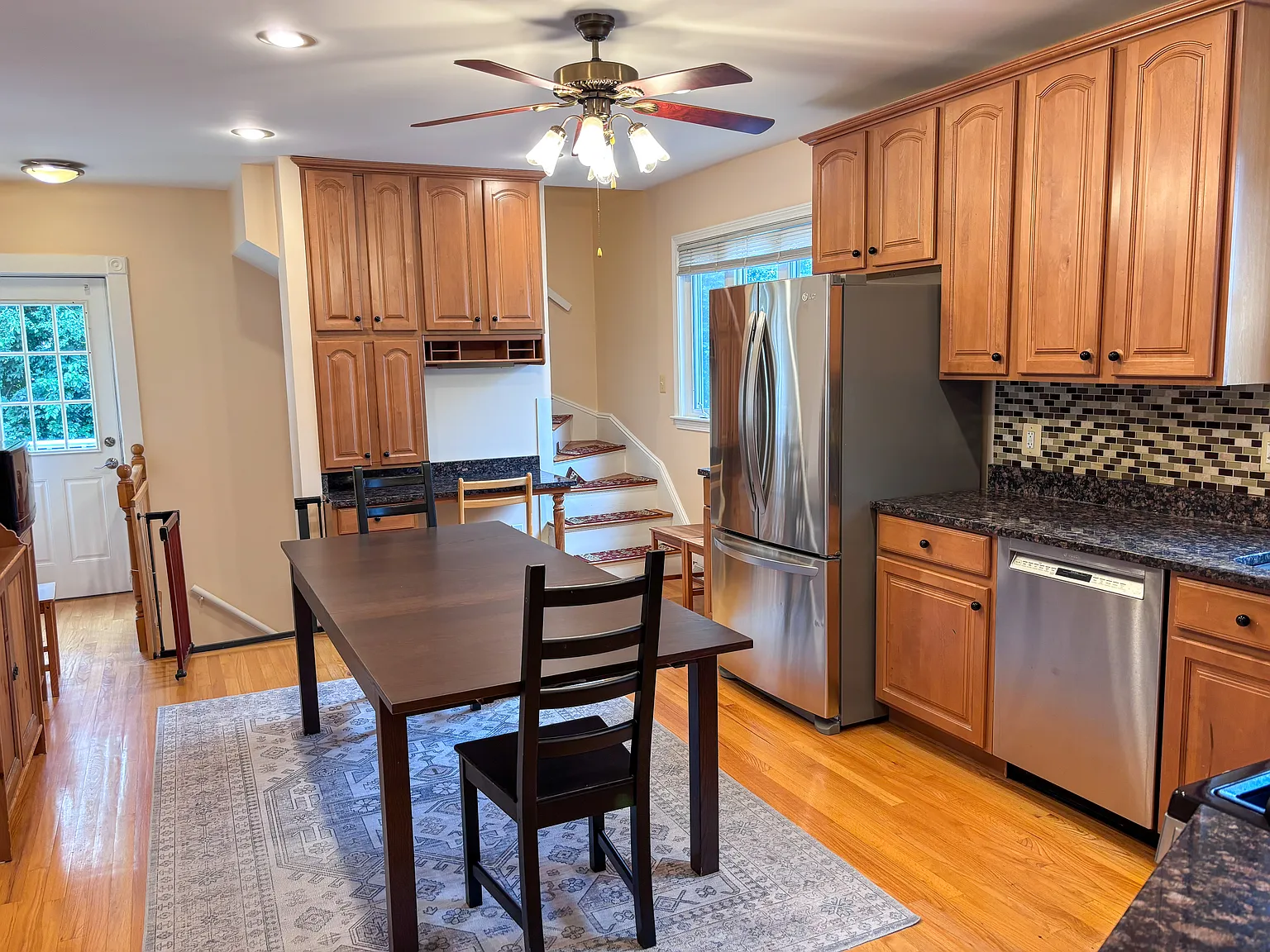 4 bed, 2479 sqft, $5,950 — Photo 4