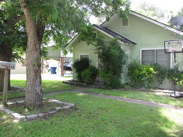 1st image of 404 Crockett St