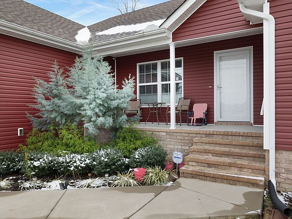 3rd image of 111 Stone Hollow Dr