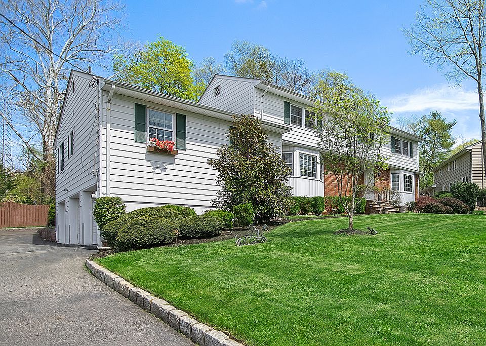 2nd image of 12 Canterbury Dr