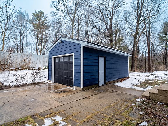 3rd image of 3770 Farr Rd