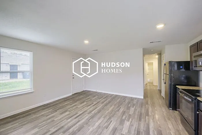 5910 Wilkes Dr — Photo 3