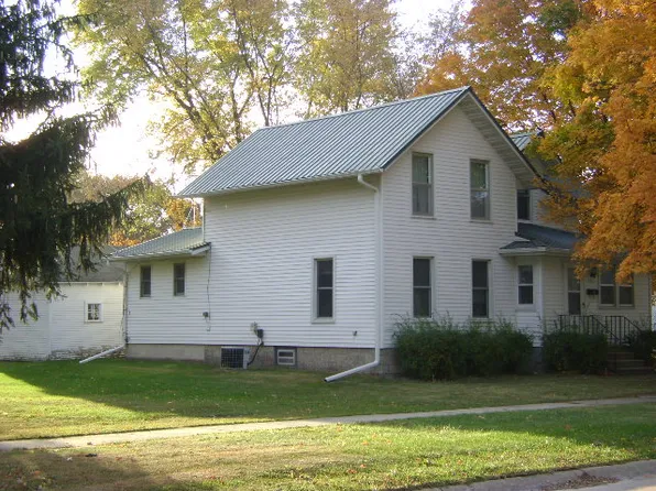 321 S Elm St, Cresco, IA 52136