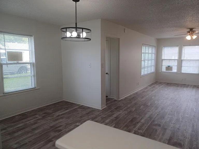 524 S Liberty Ave — Photo 2