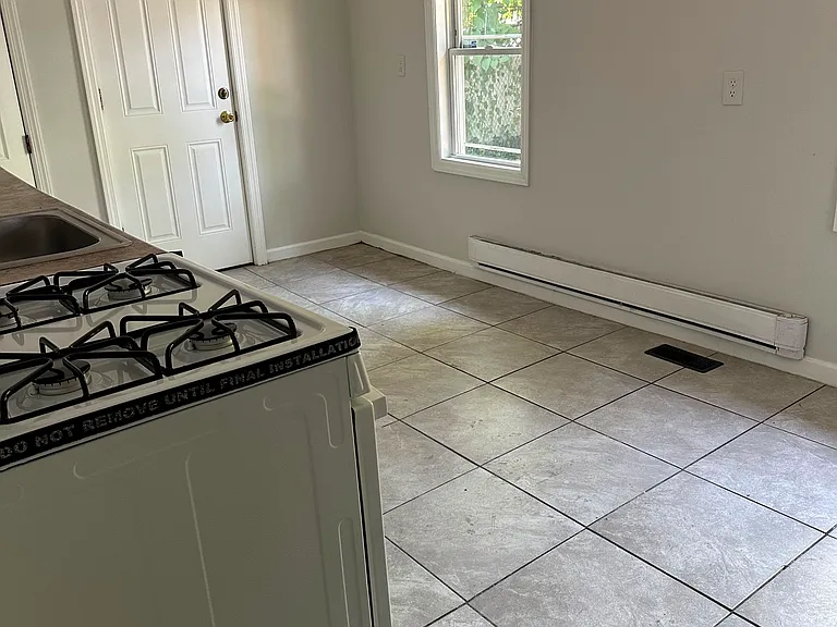 1626 Sewall Ave — Photo 6