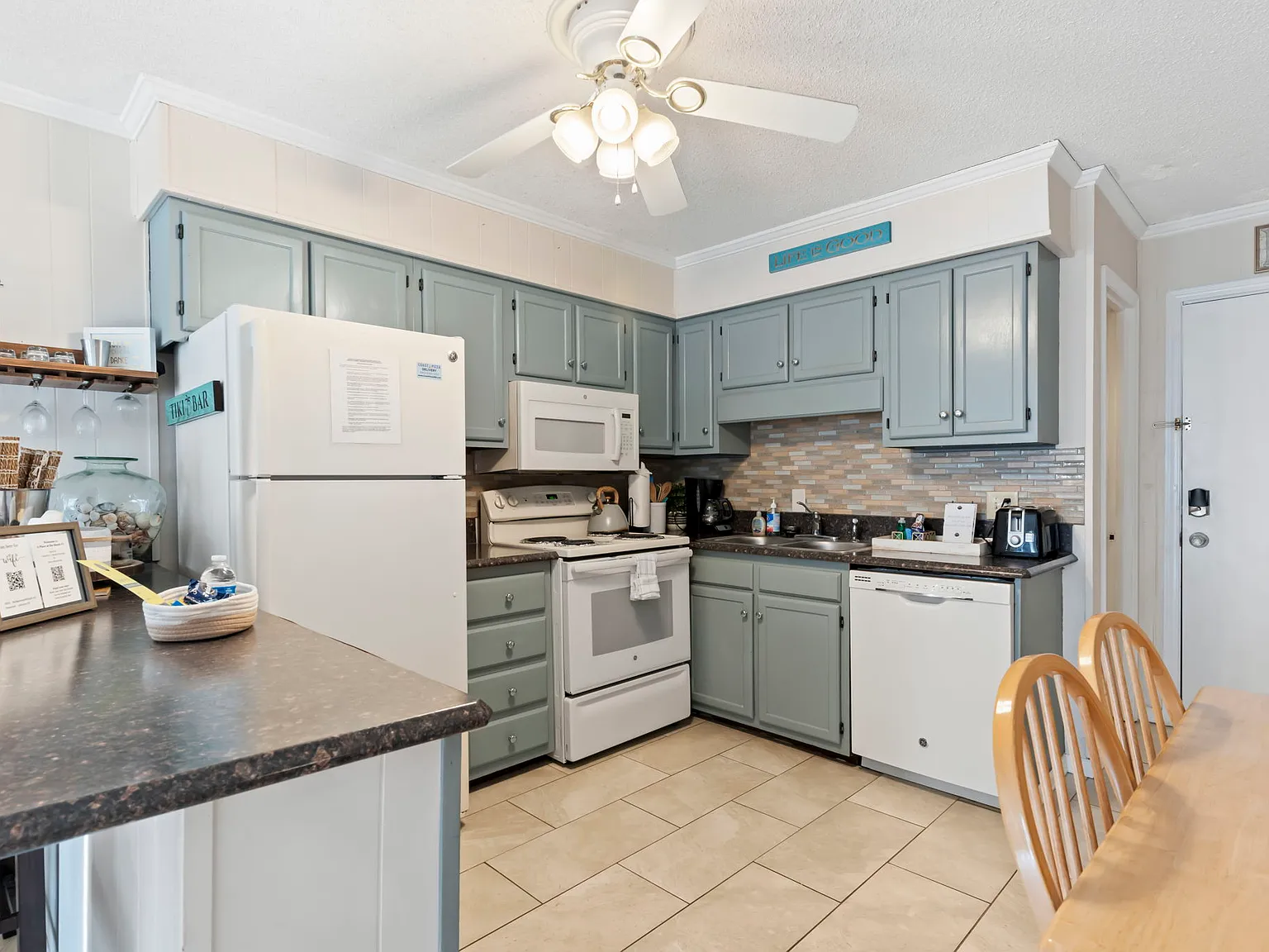2 bed, 840 sqft, $1,950 — Photo 2