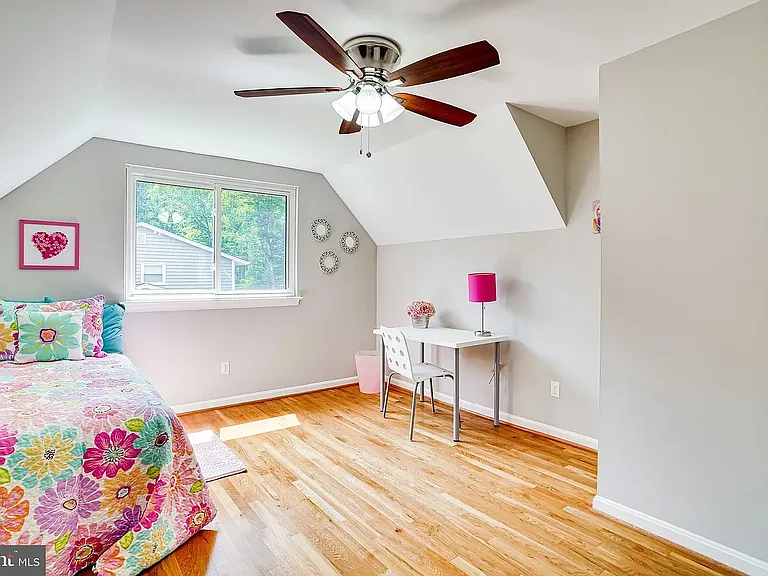 8475 Thames St — Photo 23