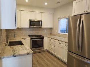 421 La Veta Ave APT B, Encinitas, CA 92024