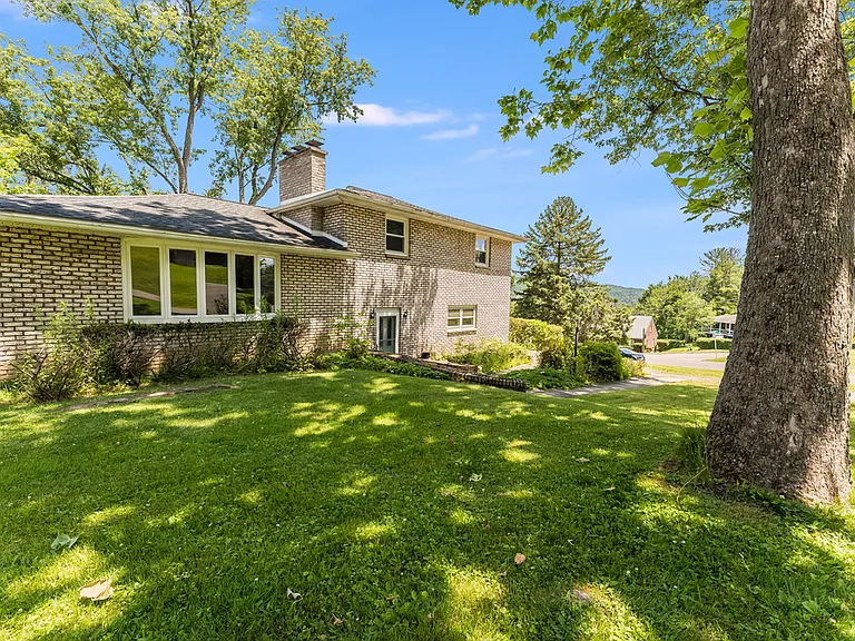 82 Terrace Dr — Photo 1