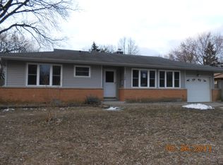 148 Wildwood Pl, Elk Grove Village, IL 60007
