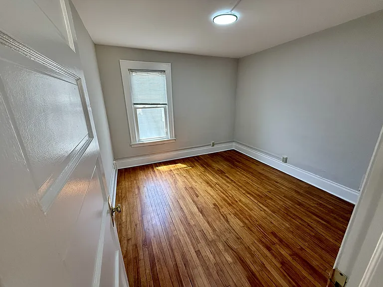 1919-21 Burnet Ave #2 — Photo 4