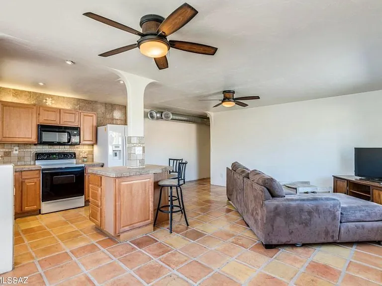 6673 E Calle La Paz #D — Photo 2