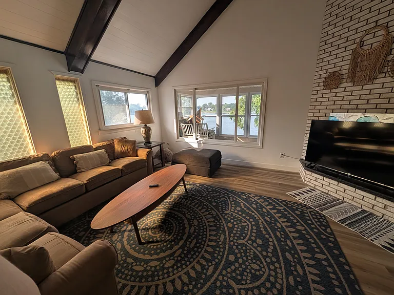 380 N Liberty St #9 — Photo 24