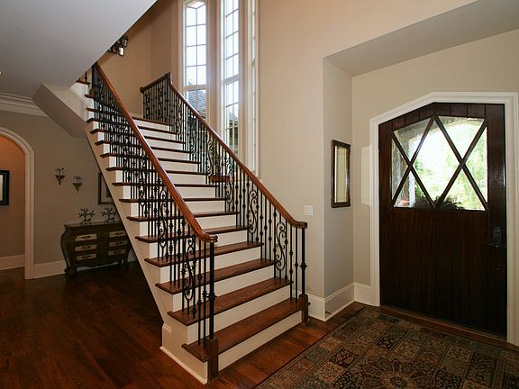 4th image of 3034 Kings Manor Dr