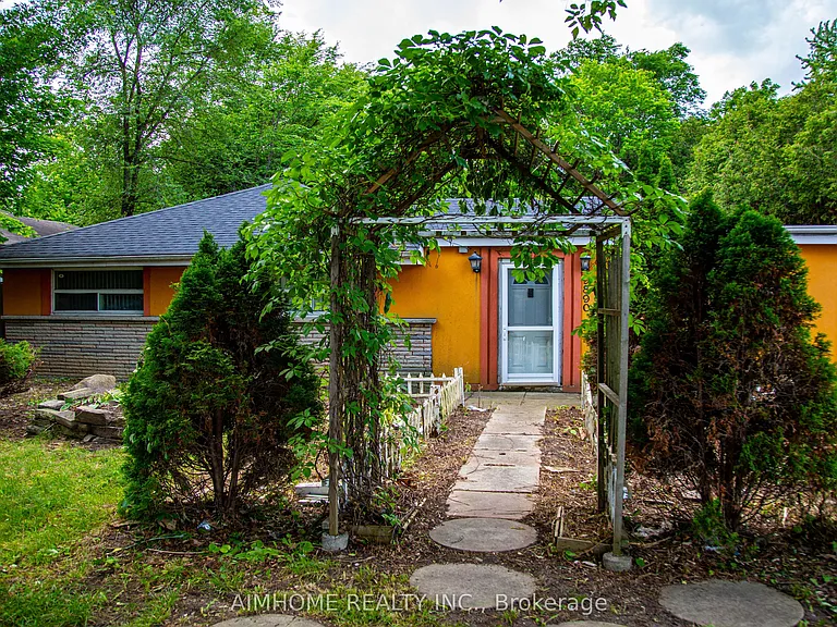 9890 Bayview Ave — Photo 6