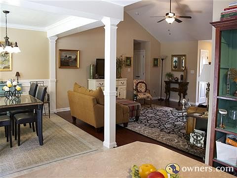 Open dining & great room