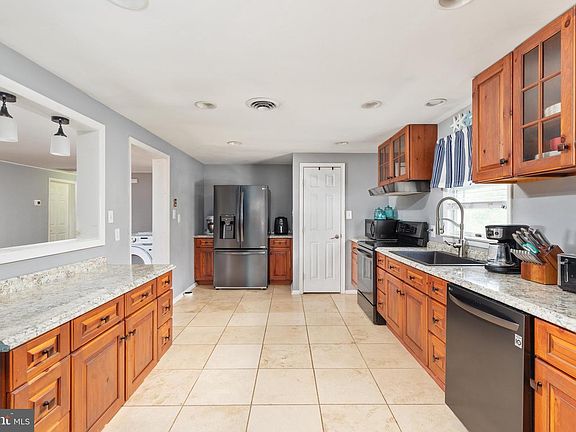 4th image of 187 Highview Rd