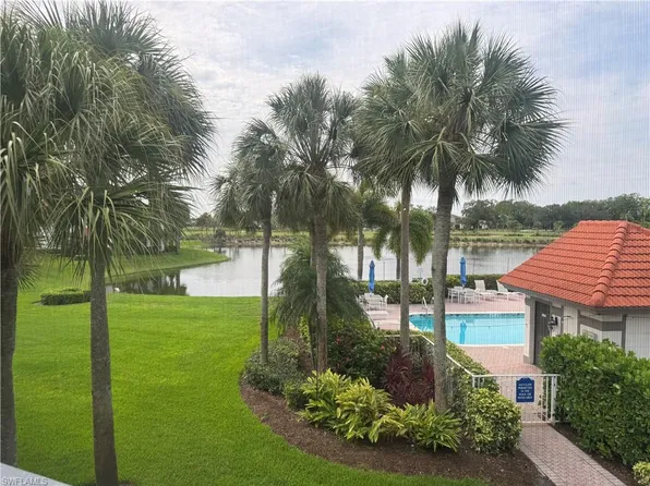 562 Laguna Royale Blvd APT 604, Naples, FL 34119