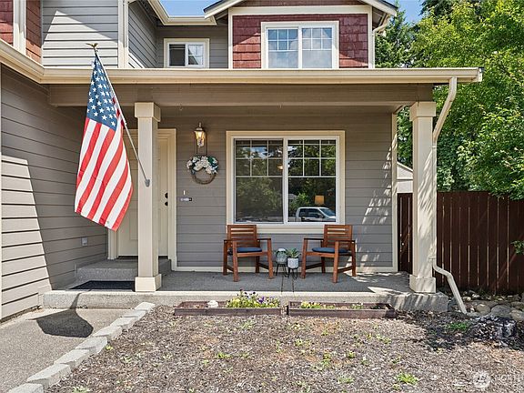 2nd image of 10549 Farwest Court SE