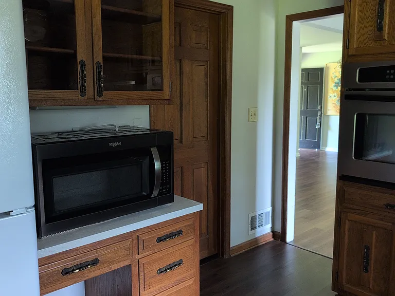 135 Marilyn Dr E — Photo 9