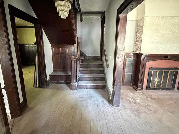2nd image of 2471 Glenwood Ave