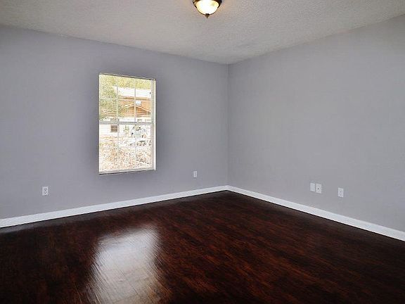 5th image of 4361 Melissa Ct W