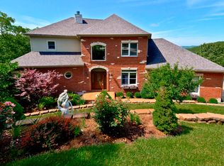1516 Windwood Hills Dr, Ballwin, MO