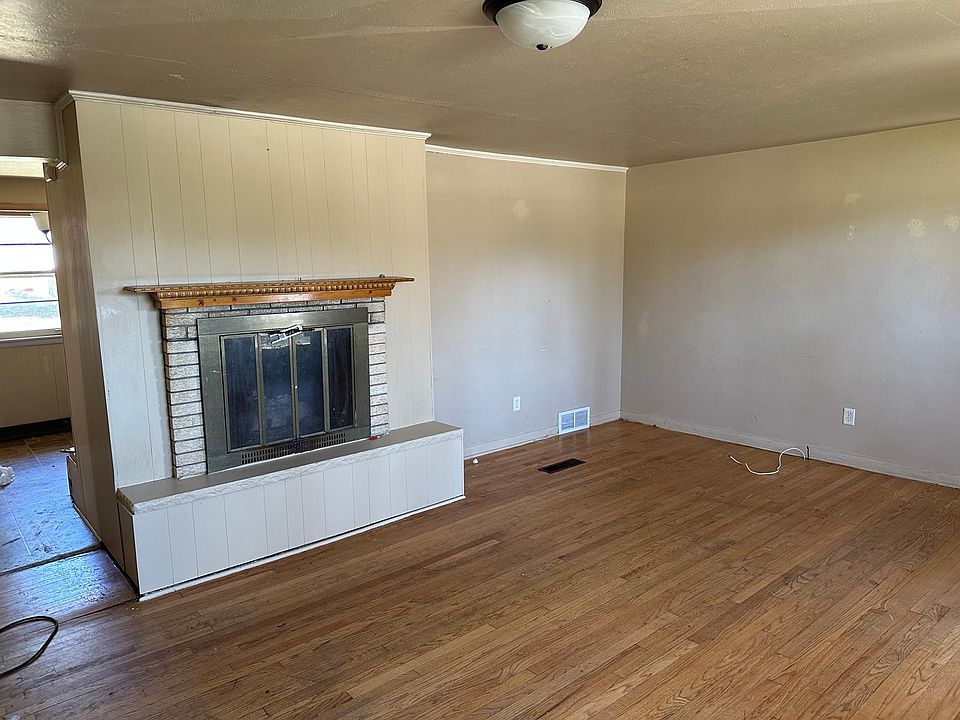 2nd image of 1405 Briquelet St