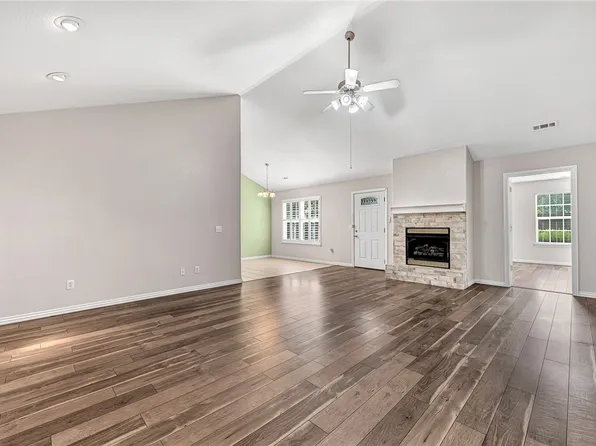 107 Fox Run Cir, Centerton, AR 72719