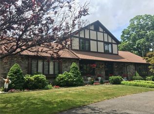 571 Elm St, Monroe, CT 06468