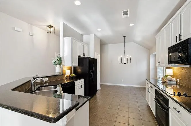 8648 Marion Dr — Photo 3
