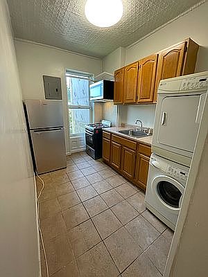 5th image of 490 Hancock St Floor 3