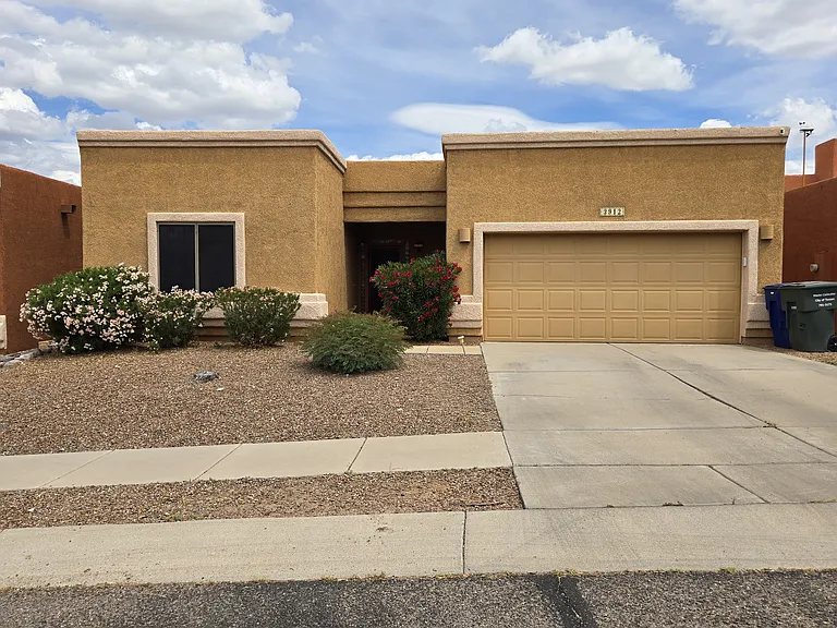 Front of the home. Spacioius 2 car garage with driveway parking . No overnight street parking.
