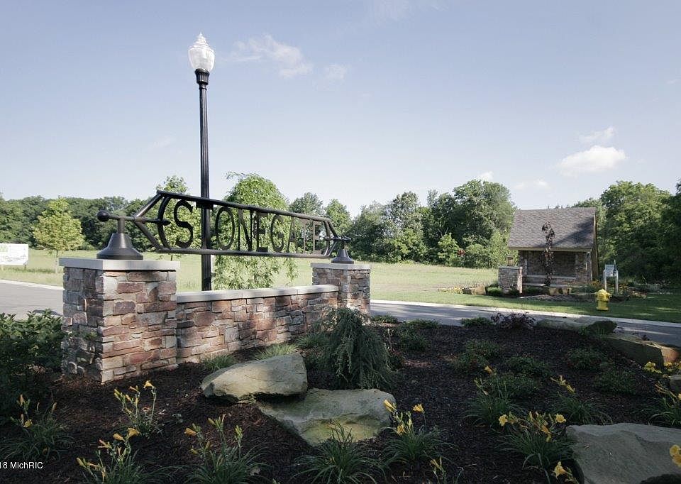 1st image of 131 Stone Gate Dr