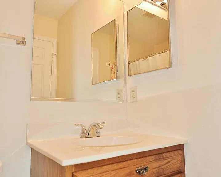 7411 Salford Ct — Photo 17