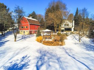 525 Indianwood Rd, Lake Orion, MI 48362