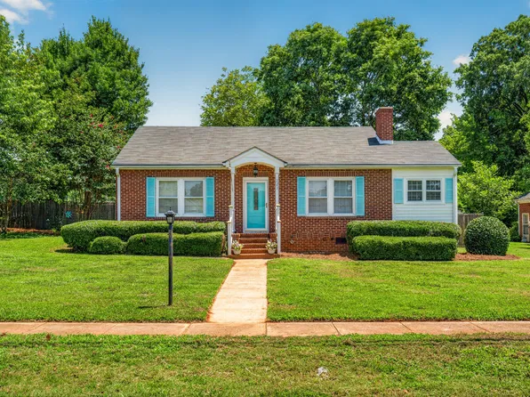 223 S 3rd Ave, Siler City, NC 27344